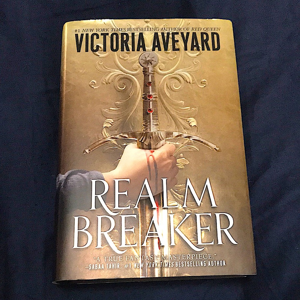Realm Breaker - Victoria Aveyard